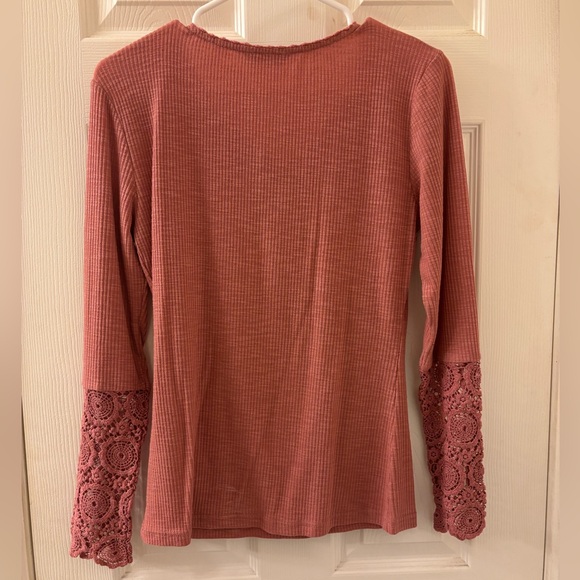 Fashion Dusty Rose Long Sleeve Top with Crochet Sleeves - Picture 3 of 8